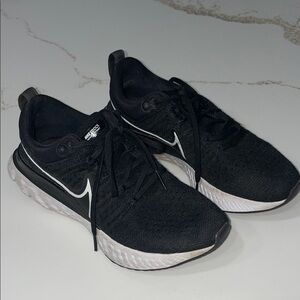 Nike React Infinity Flyknit Black and White Running Shoes | 8.5